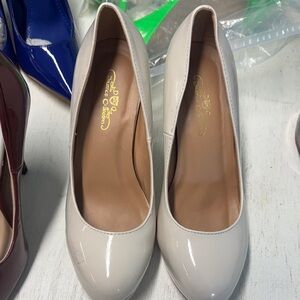 Chic Cream Pumps by Abrand